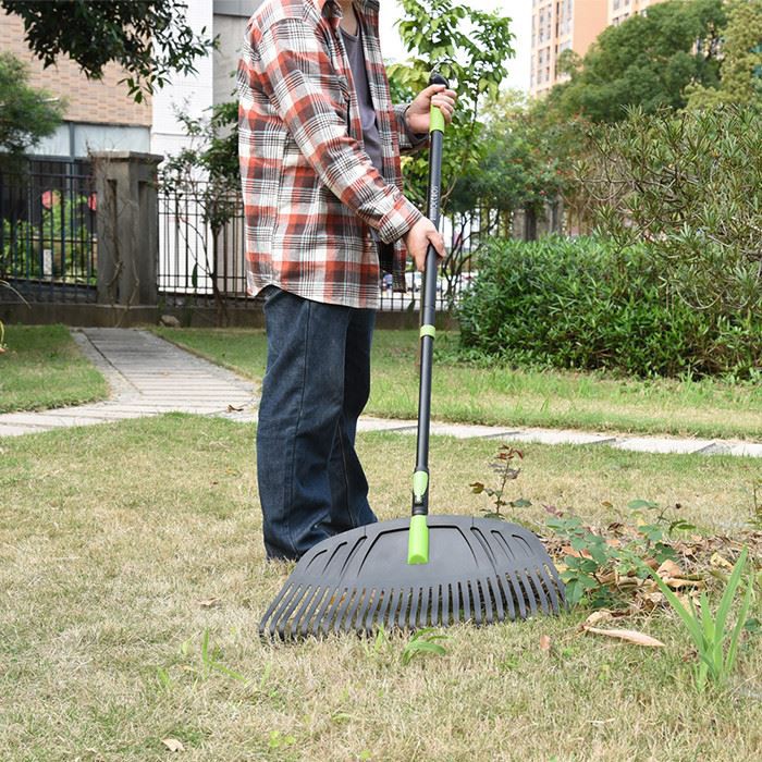 Large plastic leaf rake function