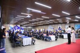 Ustanovitelj Rhinoceros pripoveduje svojo zgodovino podjetništva in osebje za...