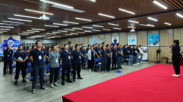 Srednji in višji menedžerji imajo komunikacijsko usposabljanje v Rhinu