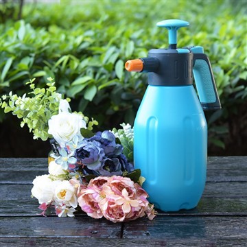 Ohranjanje hidracije mojega vrta: dan z mojo zvesto zalivalko