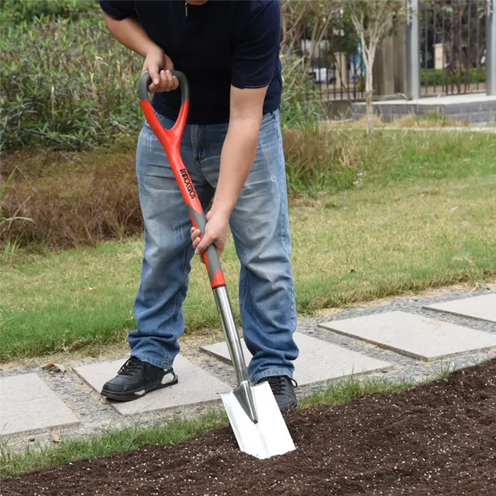 Nerjavno jeklo proti ogljiku: Izbira vrtnega orodja